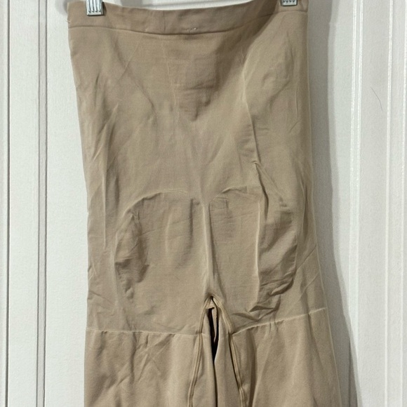 SPANX NWOT med nude tummy control shorts - Picture 6 of 7